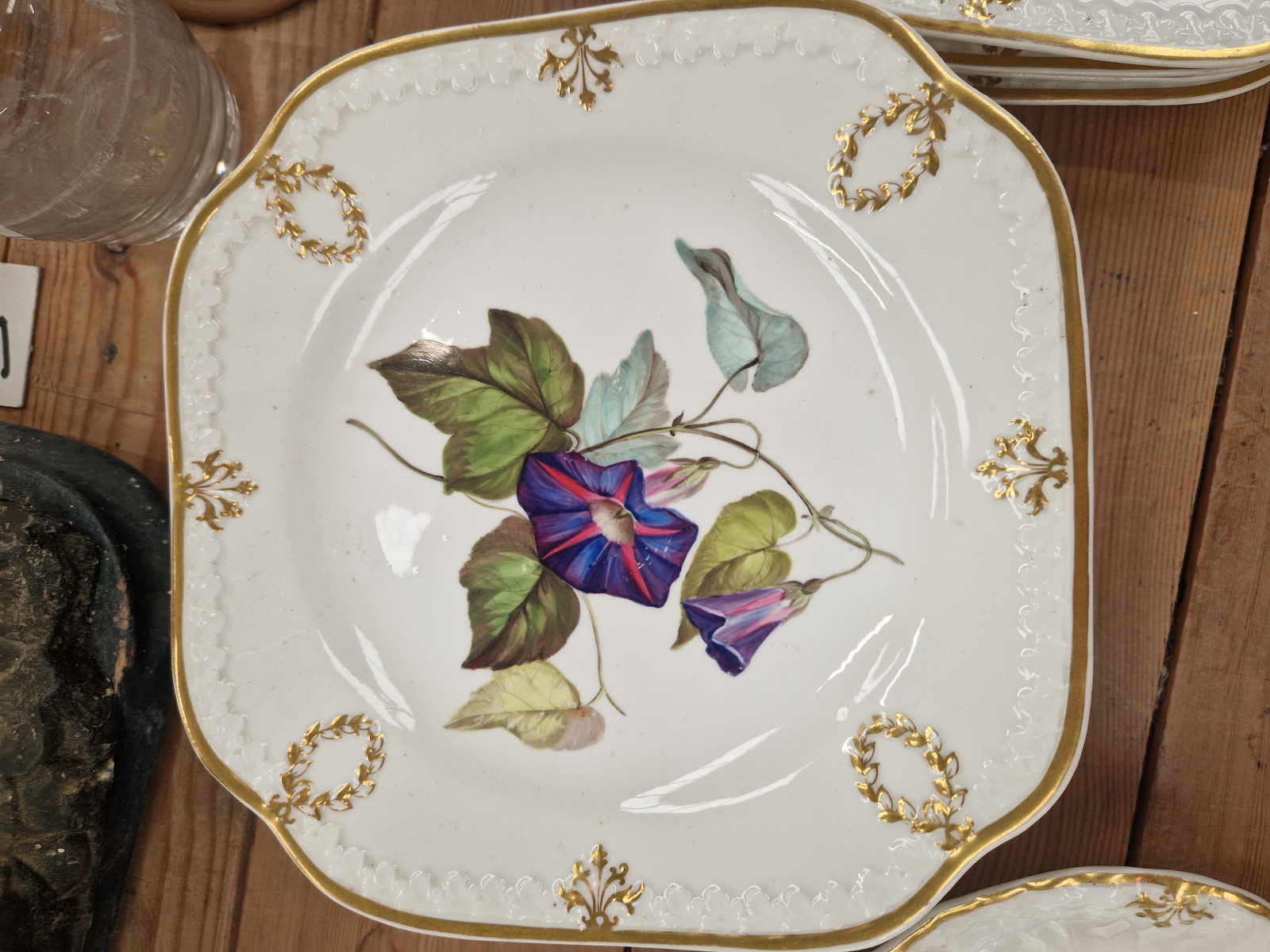 A FINE EARLY 19th C. PORCELAIN DESSERT SERVICE, HAND PAINTED WITH NAMED FLORAL BOTANICAL SPECIMENS - Image 25 of 58