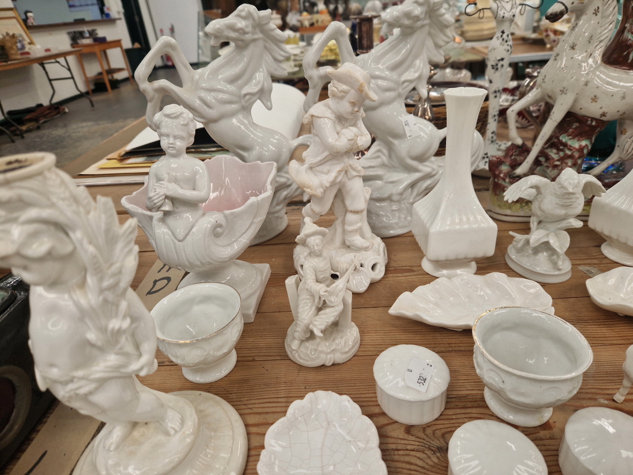 A QUANTITY OF WHITE GLAZED WARES AND FIGURES TOGETHER WITH STAFFORDSHIRE HORSES AND A FIGURE OF - Image 6 of 10