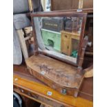 A GEORGE III MAHOGANY DRESSING TABLE MIRROR SUPPORTED ON A THREE DRAWER BASE