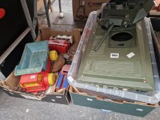 BOXED AND LOOSE PLASTIC TOYS TO INCLUDE A TANK TOGETHER WITH SOME GAMES