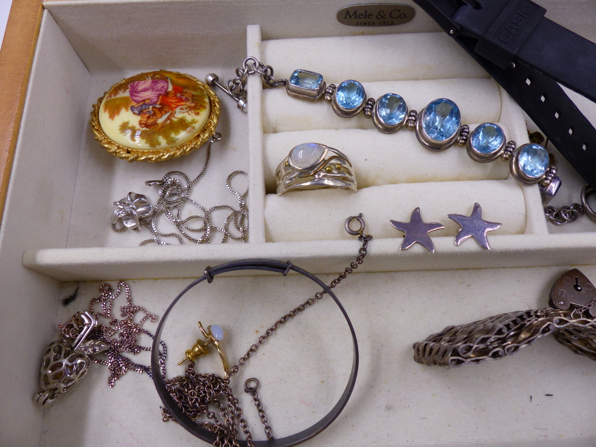 A COLLECTION OF JEWELLERY AND WATCHES TO INCLUDE A HALLMARKED SILVER SEVEN BAR GATE BRACELET, A - Image 2 of 3