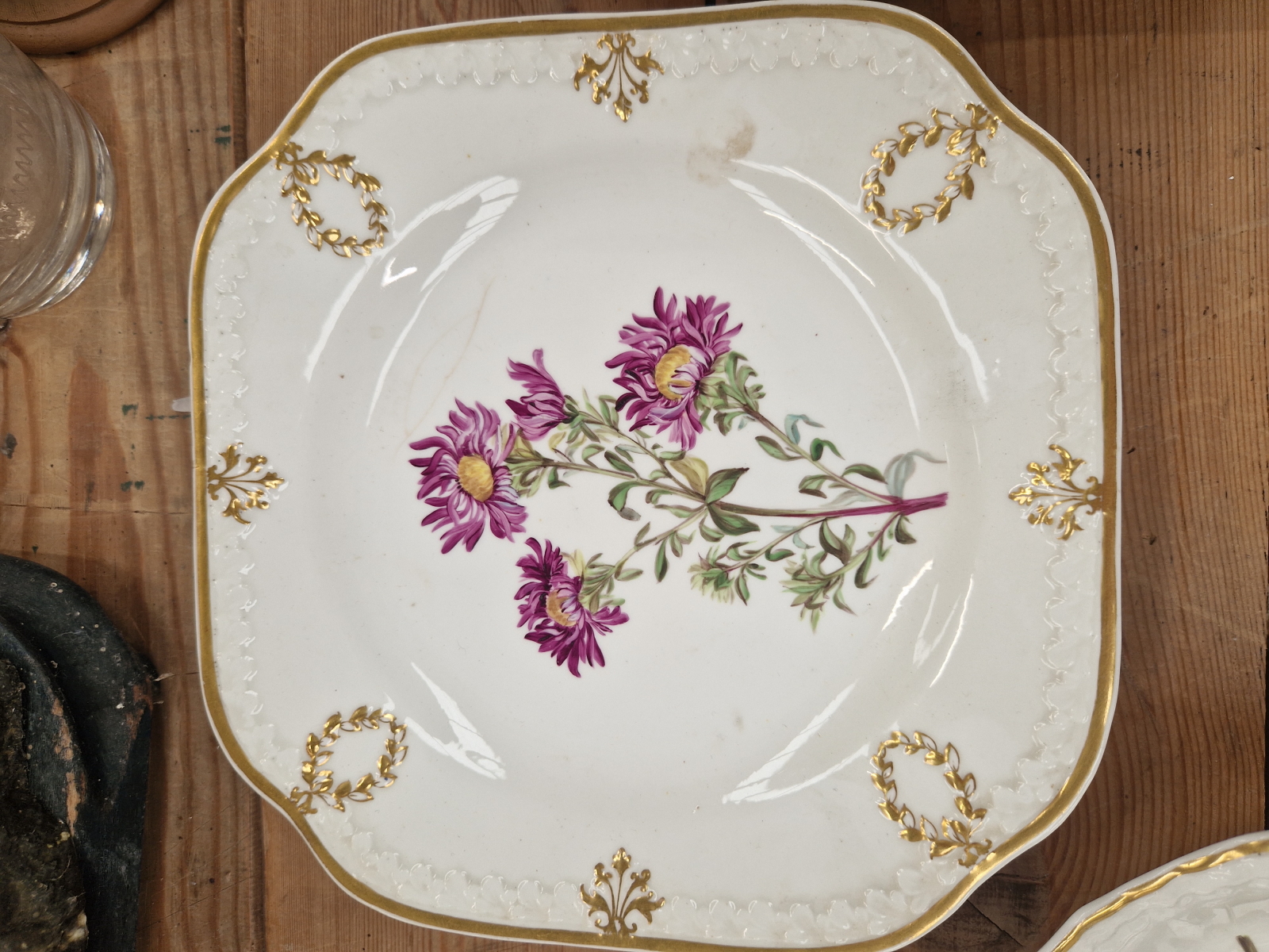A FINE EARLY 19th C. PORCELAIN DESSERT SERVICE, HAND PAINTED WITH NAMED FLORAL BOTANICAL SPECIMENS - Image 29 of 58