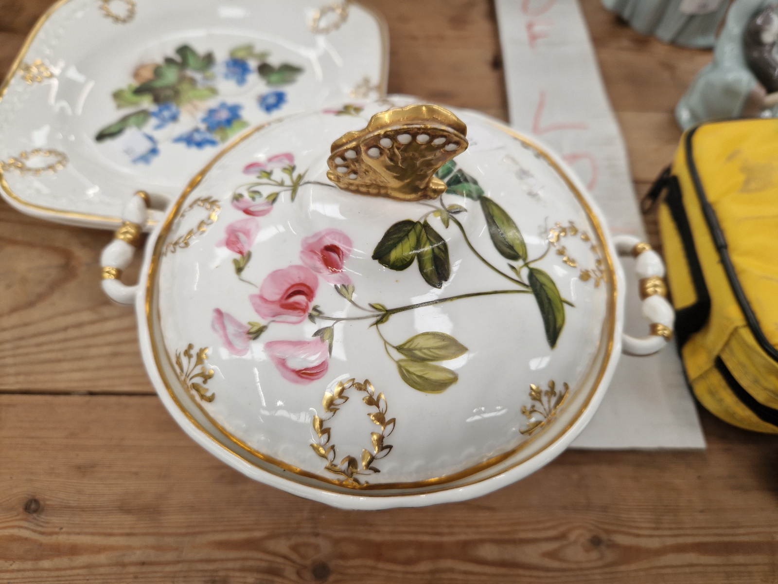 A FINE EARLY 19th C. PORCELAIN DESSERT SERVICE, HAND PAINTED WITH NAMED FLORAL BOTANICAL SPECIMENS - Image 31 of 58