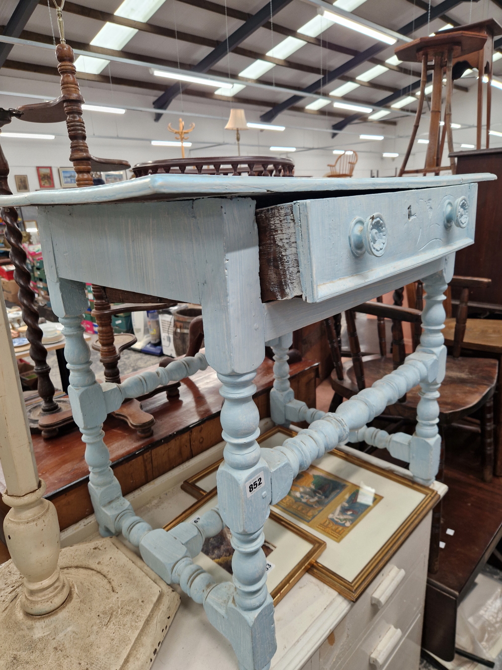 A 17TH/ 18TH CENTURY SIDE TABLE WITH SINGLE FRIEZE DRAWER WITH BOBBIN STRETCHERS.