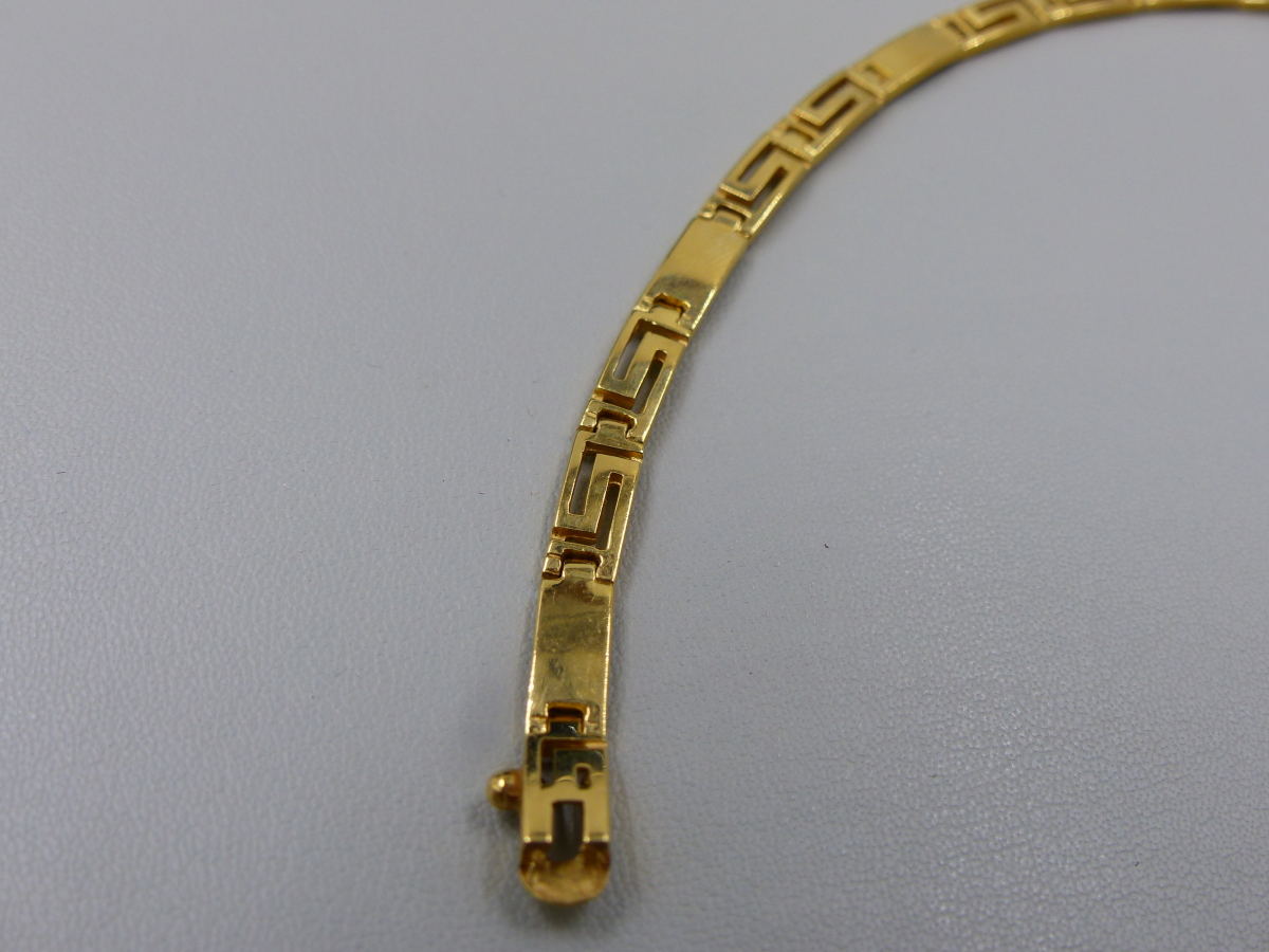 A GREEK AND PANEL BRACELET, UNHALLMARKED, STAMPED 585, ASSESSED AS 14ct GOLD. LENGTH 19cms. WEIGHT - Image 2 of 2