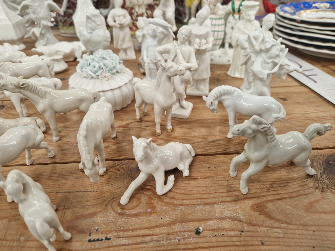 A QUANTITY OF WHITE GLAZED WARES AND FIGURES TOGETHER WITH STAFFORDSHIRE HORSES AND A FIGURE OF - Image 4 of 10