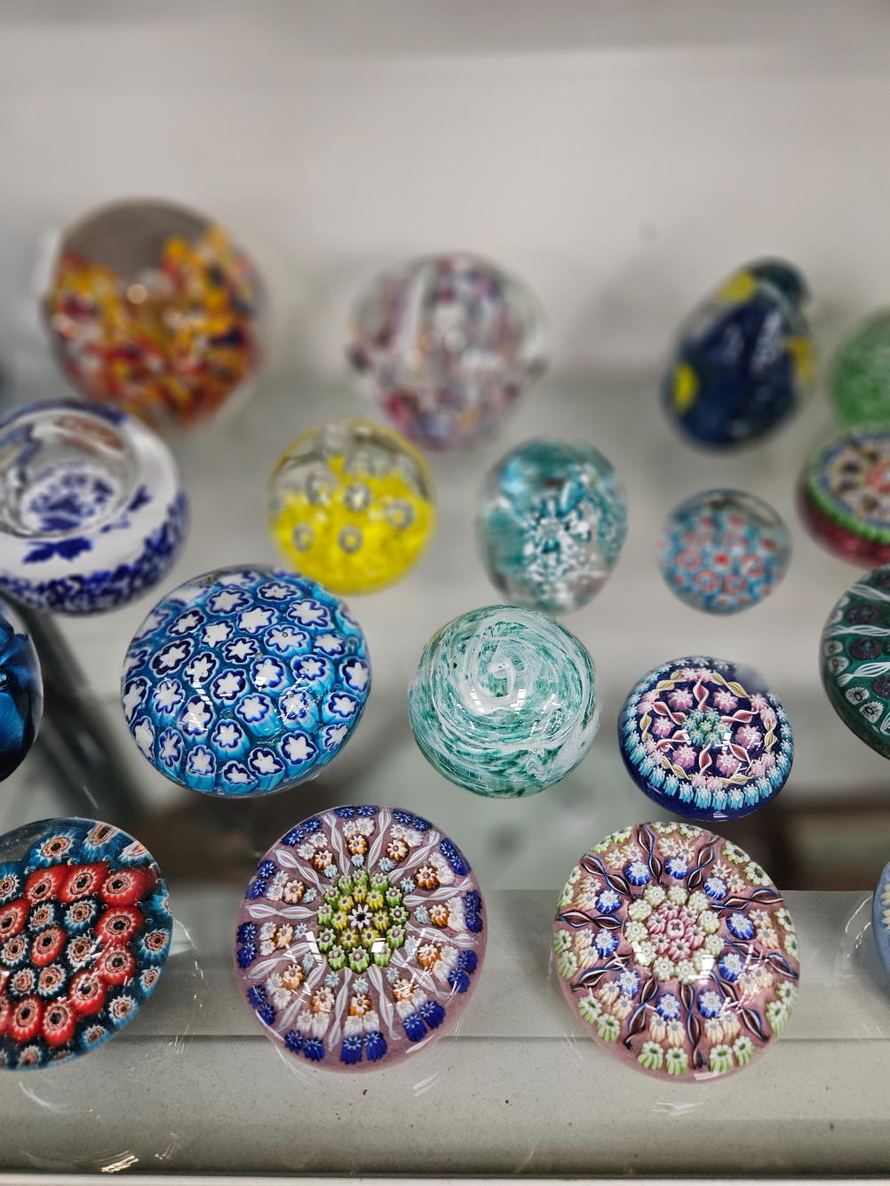 A COLLECTION OF MILLEFIORE AND OTHER GLASS PAPERWEIGHTS - Image 3 of 9