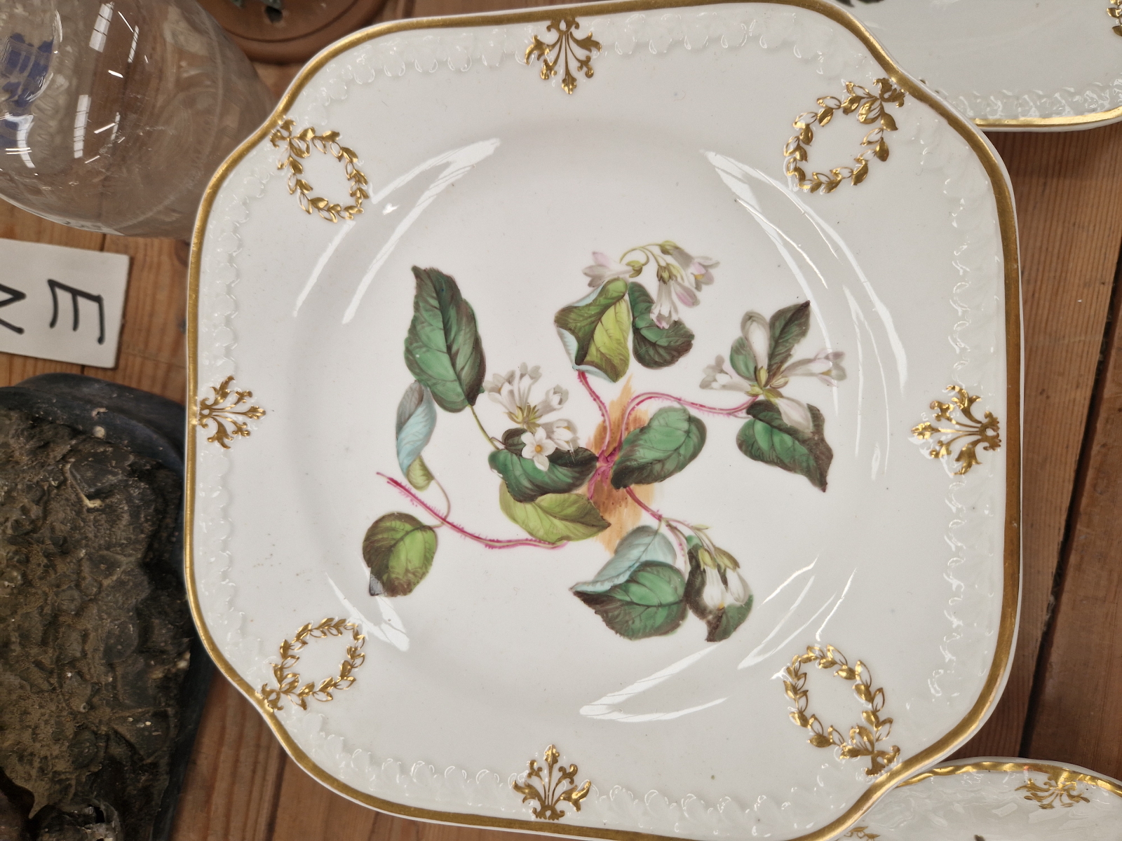 A FINE EARLY 19th C. PORCELAIN DESSERT SERVICE, HAND PAINTED WITH NAMED FLORAL BOTANICAL SPECIMENS - Image 22 of 58
