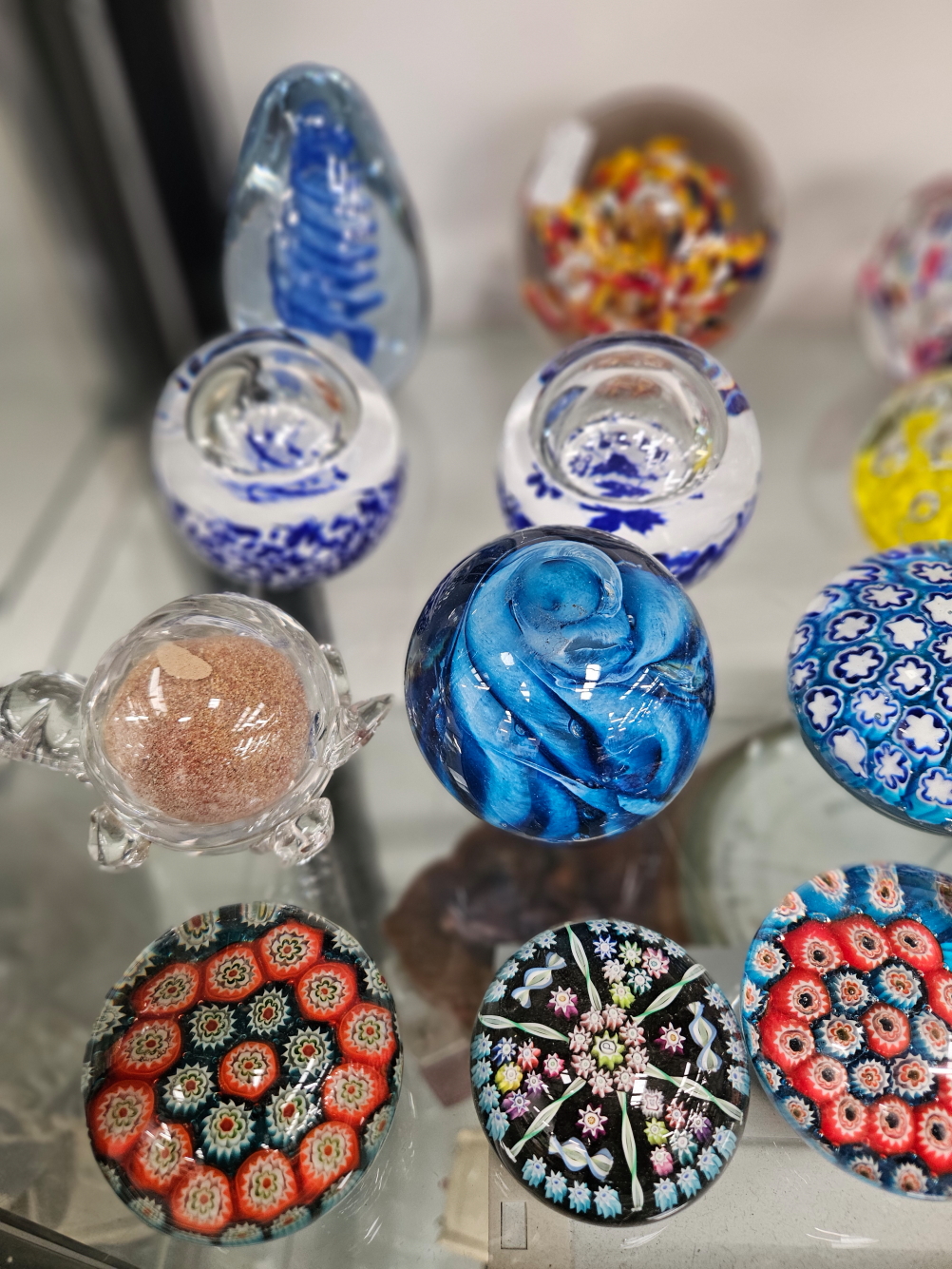 A COLLECTION OF MILLEFIORE AND OTHER GLASS PAPERWEIGHTS - Image 2 of 9