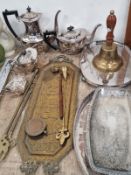 ELECTROPLATE TEA AND COFFEE WARES, TRAYS, BRASS TOASTING FORKS, A HANDBELL, CANDLE SNUFFERS, A BRASS