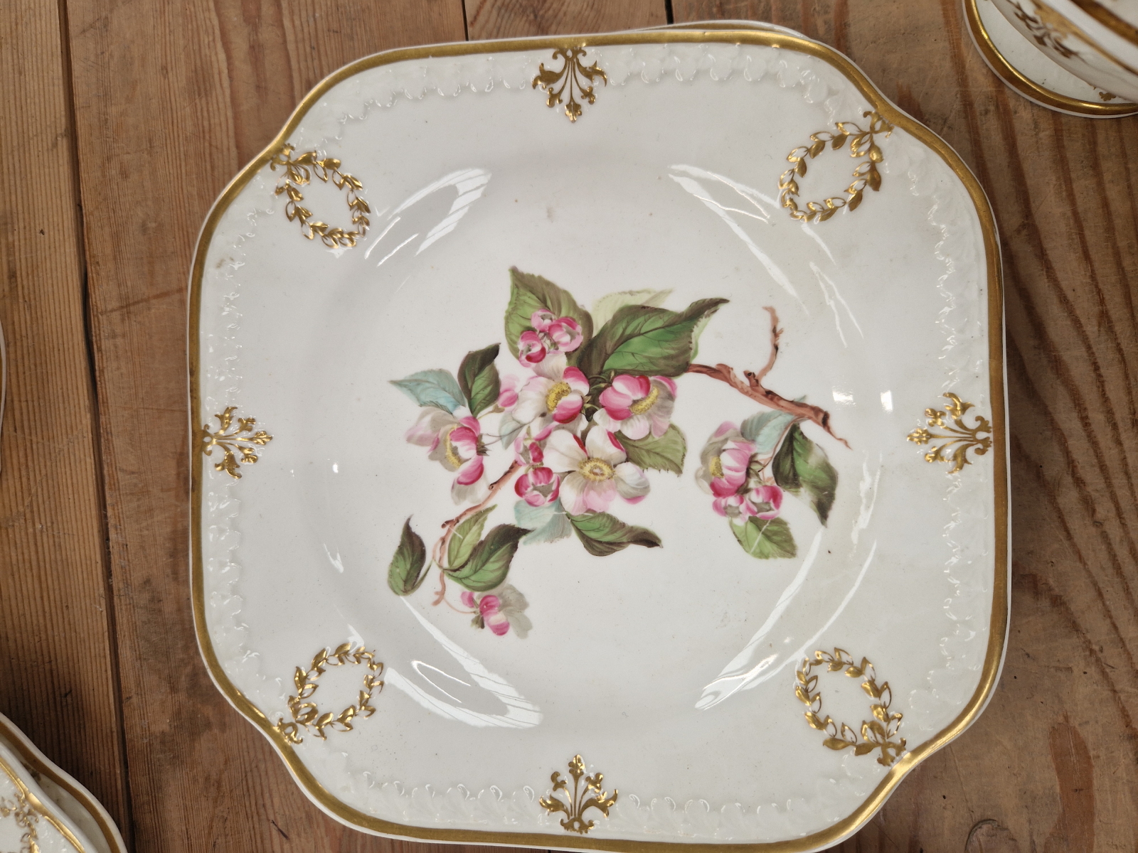 A FINE EARLY 19th C. PORCELAIN DESSERT SERVICE, HAND PAINTED WITH NAMED FLORAL BOTANICAL SPECIMENS - Image 17 of 58