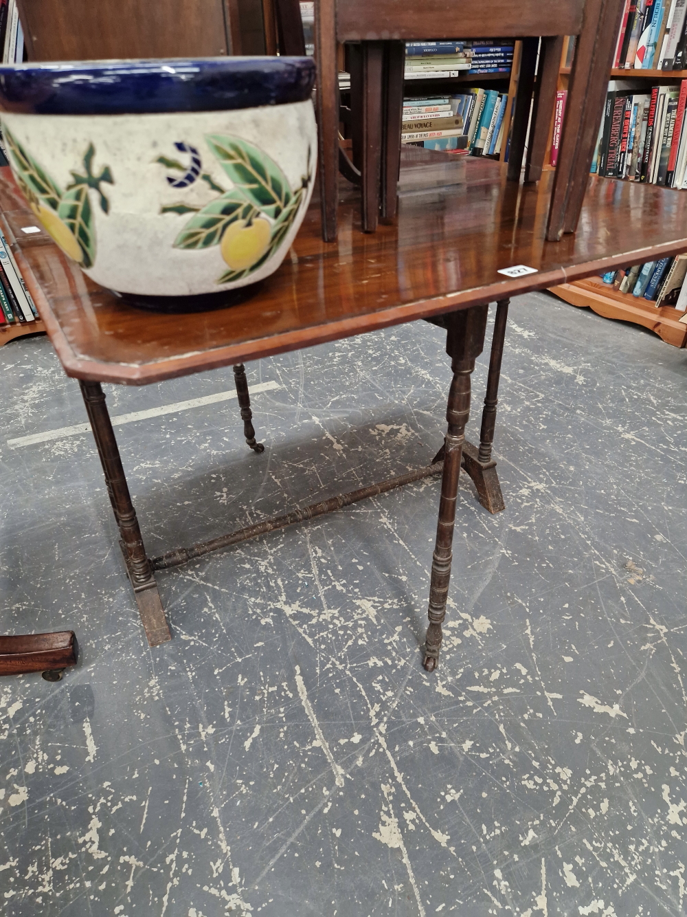 A LARGE EDWARDIAN SUTHERLAND TABLE.