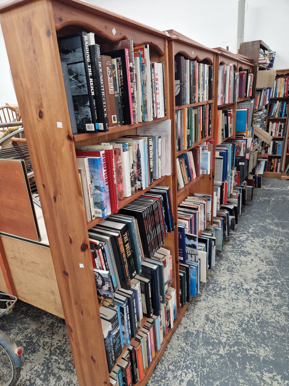 6 MODERN PINE OPEN FRONT BOOKCASES.