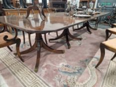 A GOOD QUALITY REGENCY STYLE MAHOGANY THREE PILLAR DINING TABLE WITH ONE LEAF, THE RECTANGULAR TOP