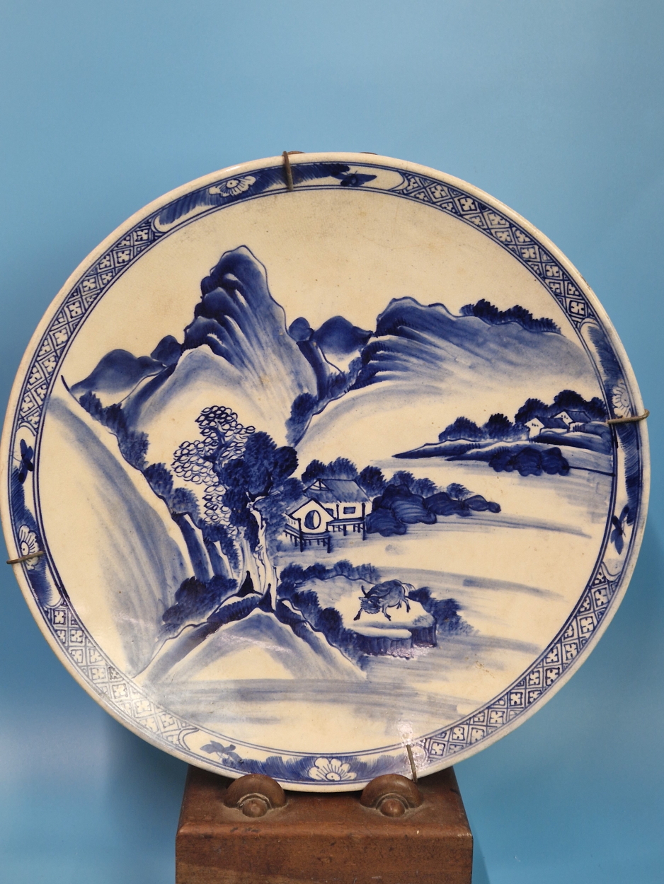 A PAIR OF CHINESE BLUE AND WHITE CHARGERS PAINTED WITH MOUNTAINOUS ISLANDS, A BUFFALO ON ONE AND A - Image 7 of 14