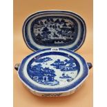 A CHINESE BLUE AND WHITE WARMING PLATE TOGETHER WITH A ROUNDED RECTANGULAR SHALLOW DISH, BOTH