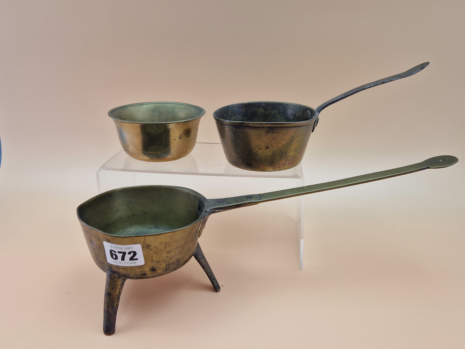 AN 18th C. BRASS TRIPOD SKILLET, A LATER BRASS SAUCEPAN TOGETHER WITH A BRASS BOWL. Dia. 10cms. - Image 2 of 6