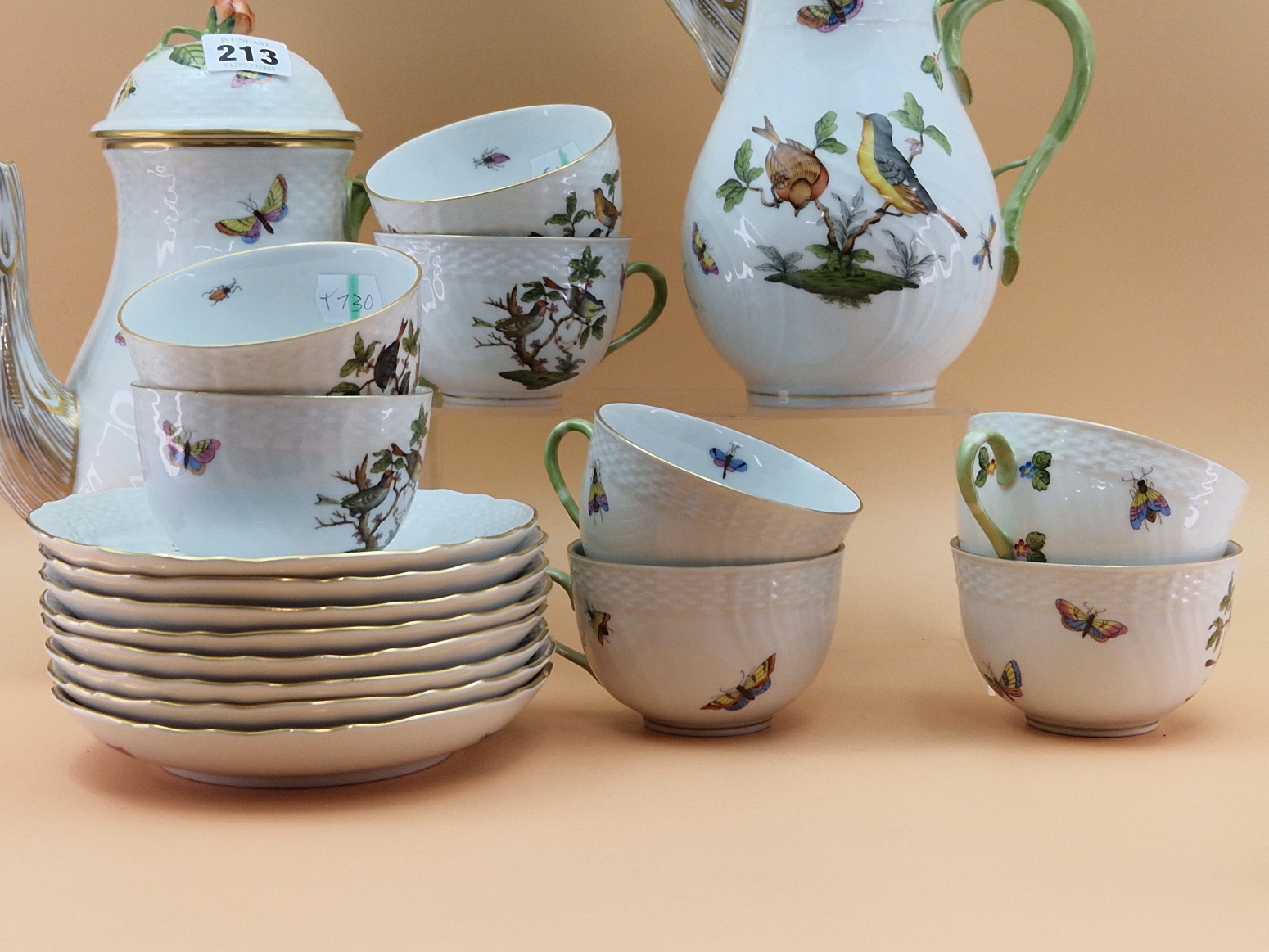 A HEREND PART TEA AND COFFEE SET, COMPRISING: EIGHT CUPS AND SAUCERS, A MILK JUG, A COVERED TEA - Image 4 of 8