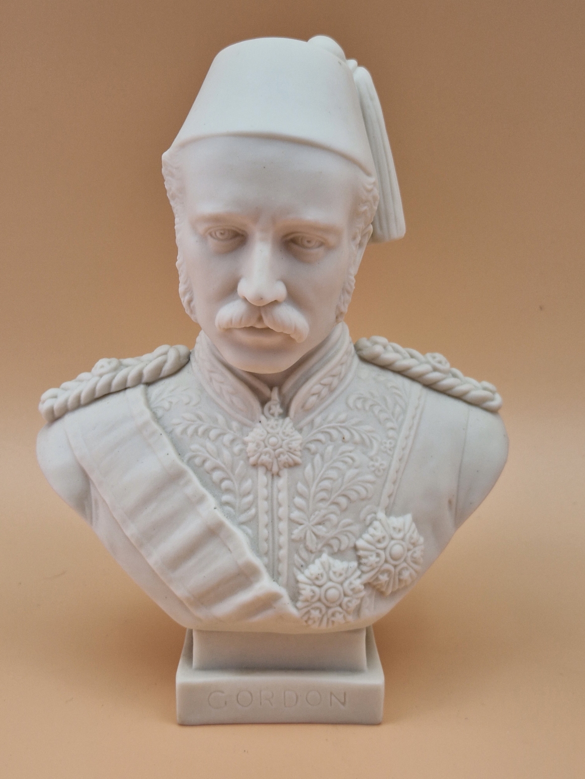 A ROBINSON & LEADBEATER PARIAN BUST OF LORD KITCHENER AFTER W C LAWTON. H 21cms TOGETHER WITH A GOSS - Image 4 of 5