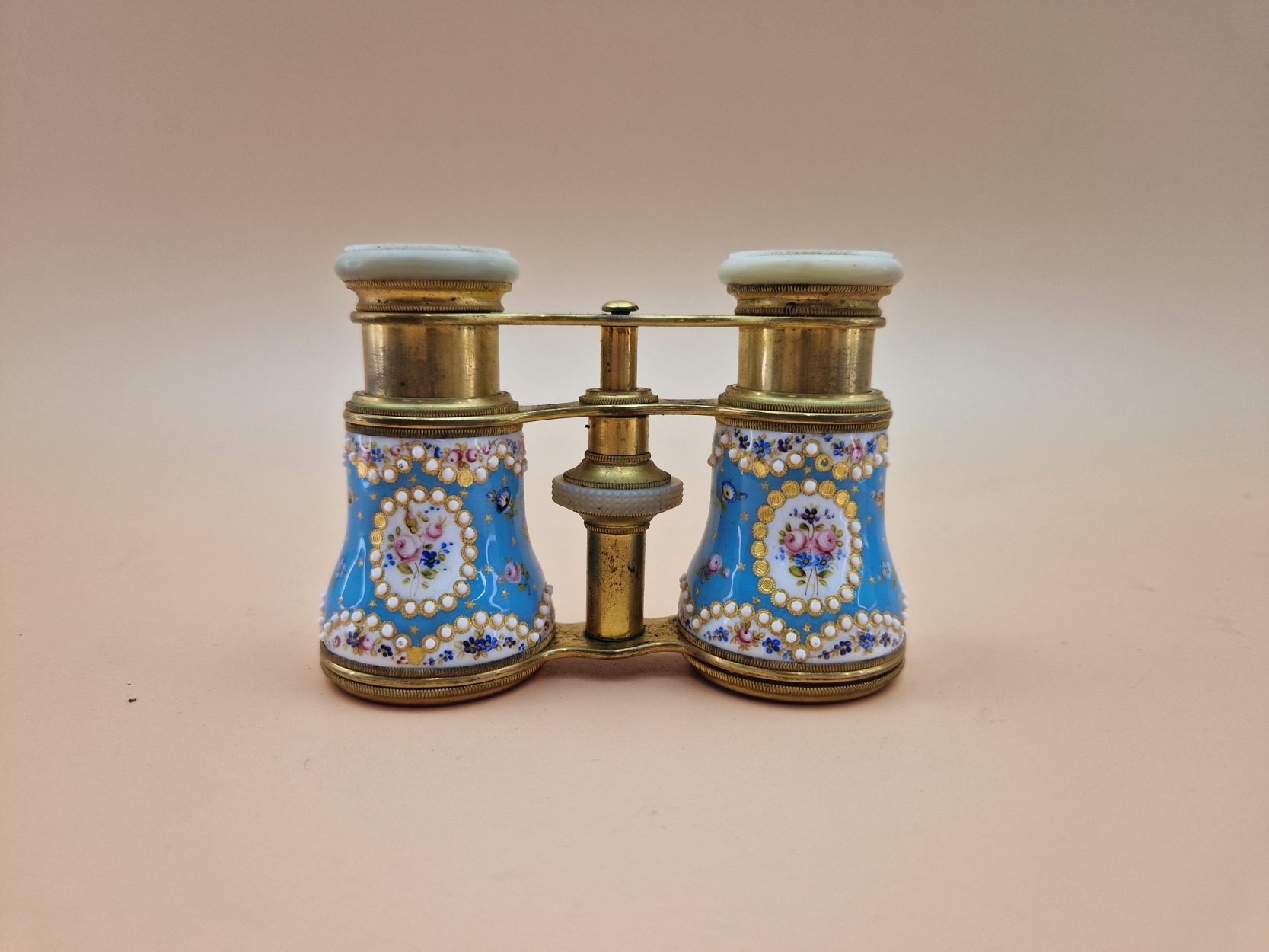 A LEATHER CASED PAIR OF OPERA GLASSES WITH JEWELLED AND FLOWER PAINTED BLUE GROUND ENAMEL BARRELS - Image 7 of 7