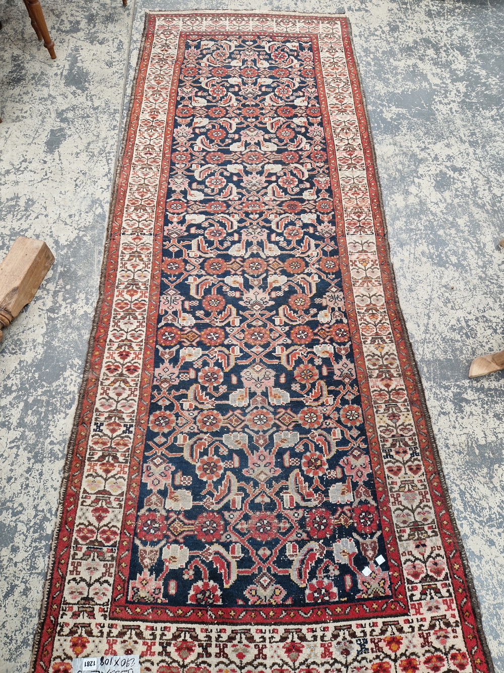 A PERSIAN HAMADAN RUNNER 290 x 108 cm, TOGETHER WITH A MACHINE MADE RUG 189 x 90 cm (2) - Image 7 of 7