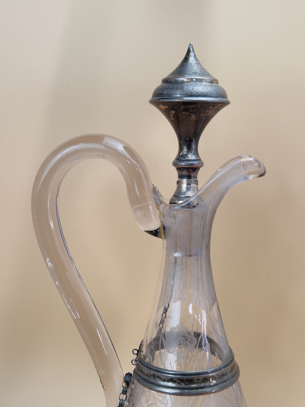 A CLEAR GLASS BALUSTER EWER ETCHED WITH CUPID OVALS AND WITH A CRANBERRY TRAILED RIM AND FOOT, A - Image 9 of 14
