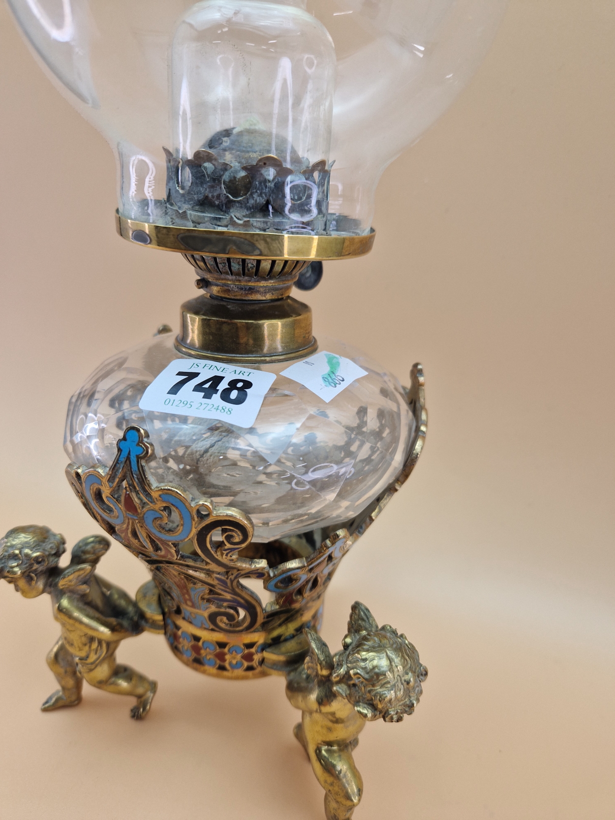 A LATE 19th C. FRENCH CLEAR CUT GLASS AND CHAMPLEVE ENAMEL OIL LAMP SUPPORTED BY THREE BRASS CUPIDS - Image 3 of 10