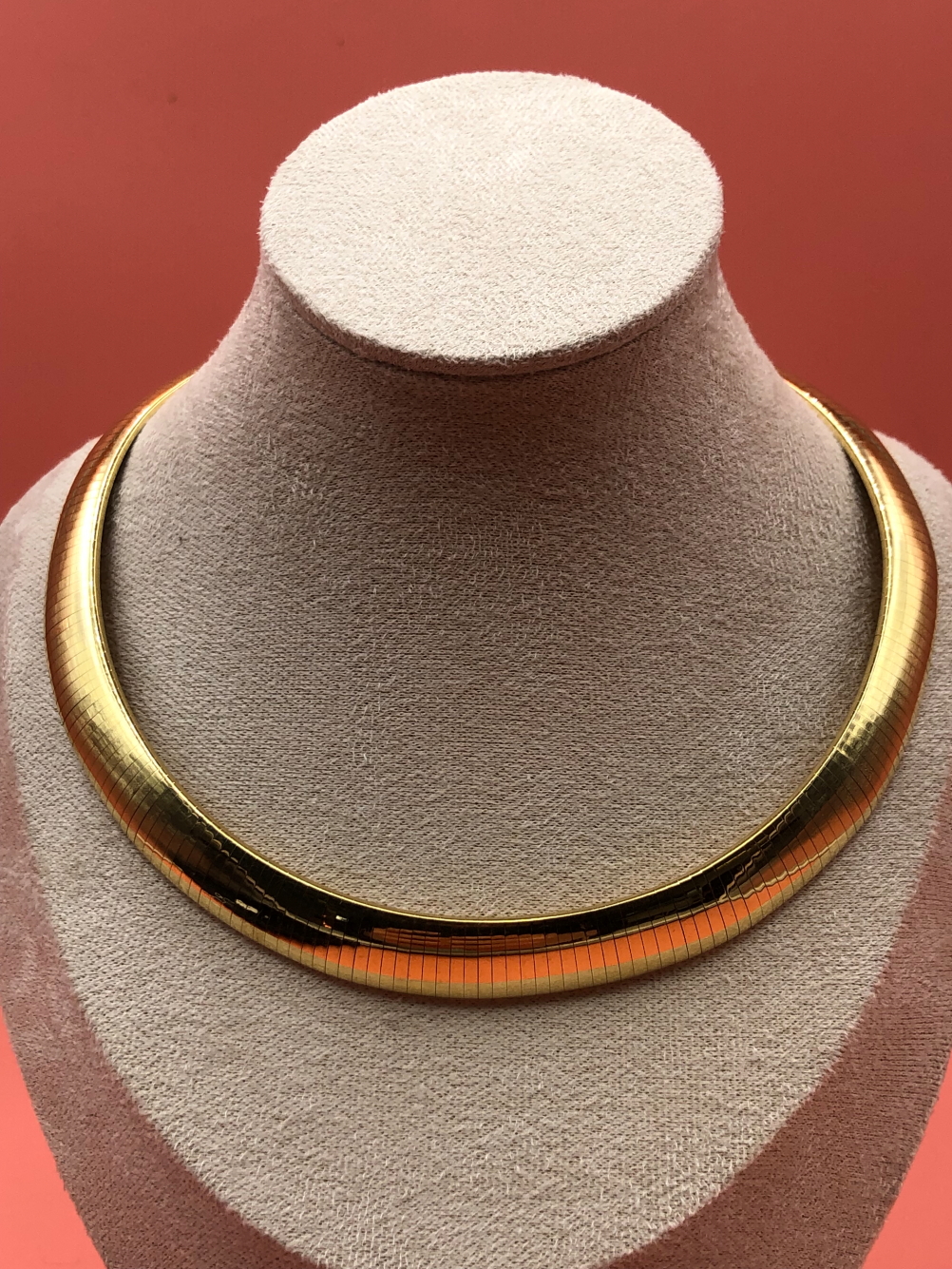 AN ITALIAN DESIGN FLAT COLLAR NECKLACE. THE CLASP STAMPED 14K, ITALY, WITH INDISTINCT MAKERS MARK. - Image 3 of 7