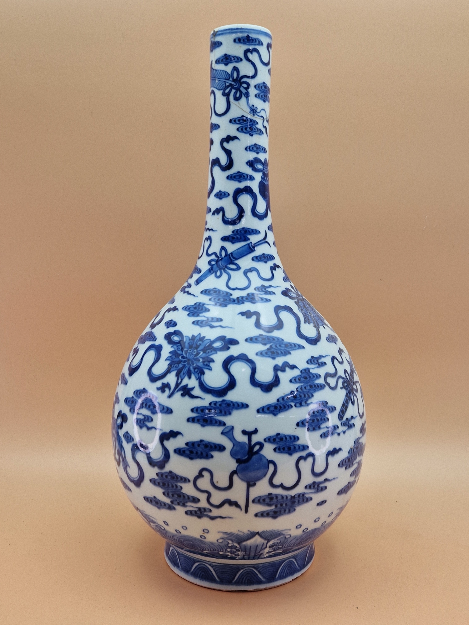 A CHINESE BLUE AND WHITE BOTTLE VASE PAINTED WITH RIBBON TIED PRECIOUS OBJECTS AMONGST CLOUDS. H - Image 3 of 18