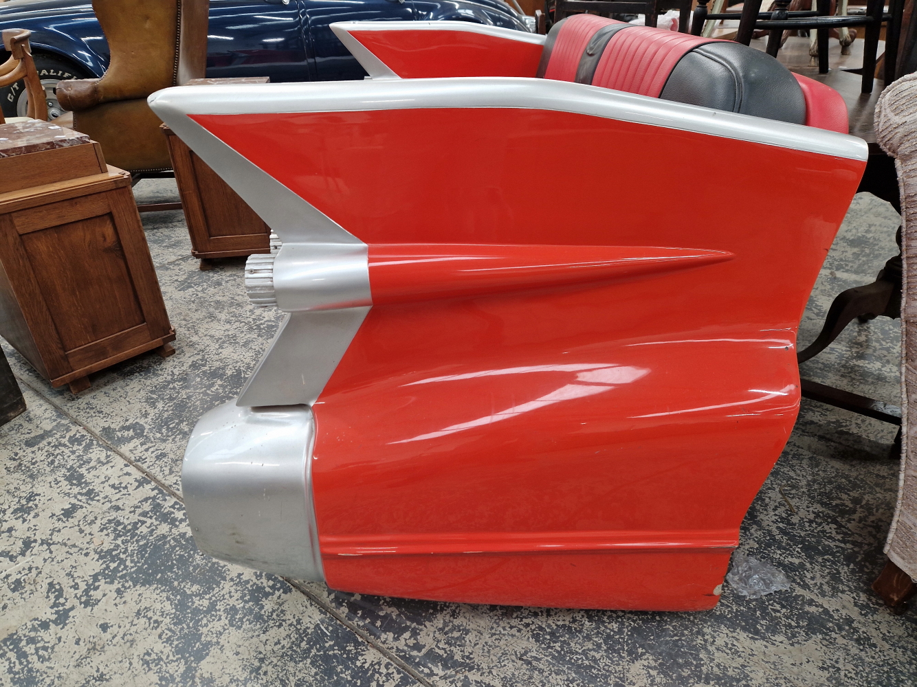 A MID CENTURY STYLE DINER SEAT FORMED AS THE TAIL END OF A CADILLAC - Image 3 of 4