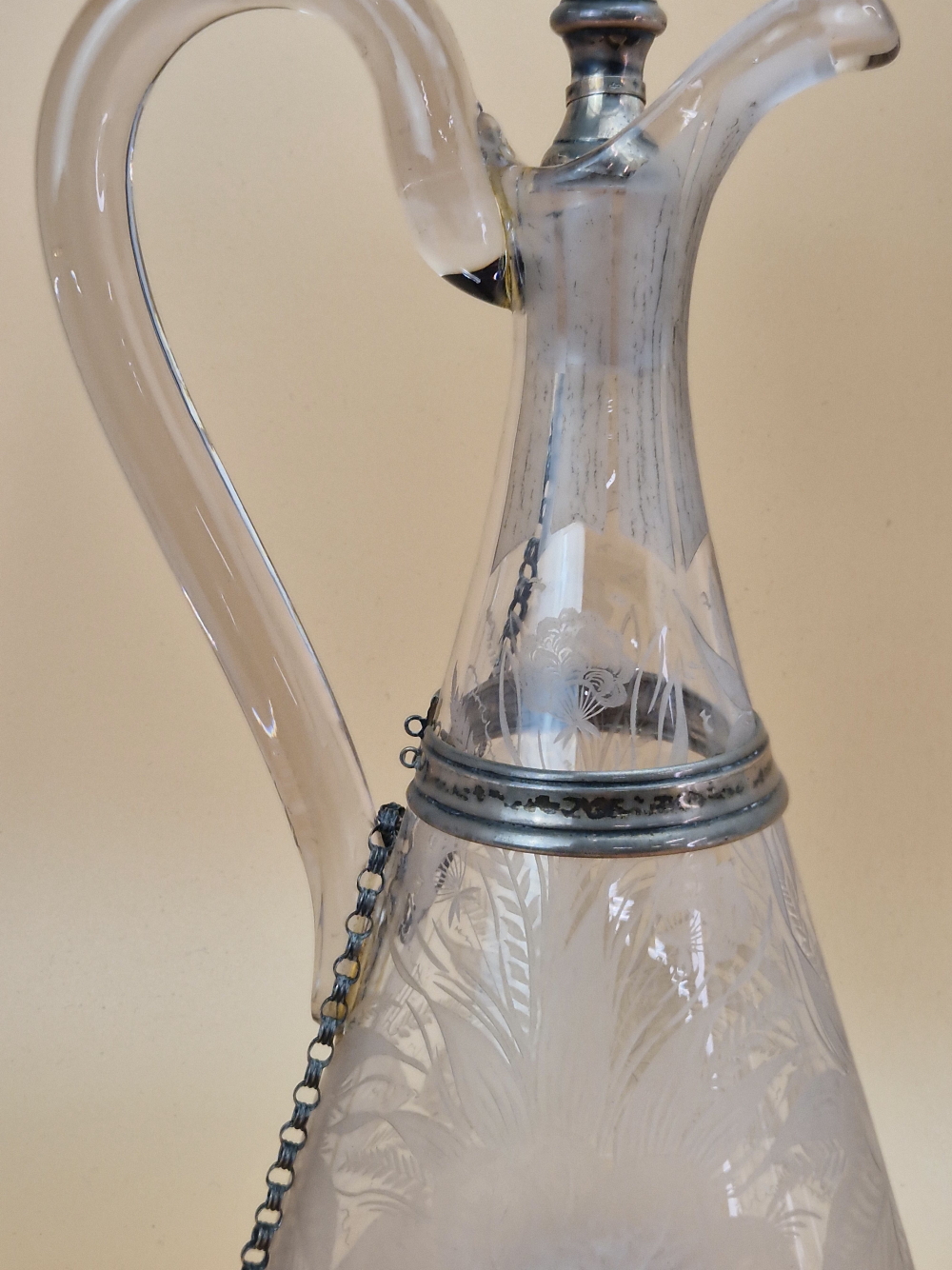 A CLEAR GLASS BALUSTER EWER ETCHED WITH CUPID OVALS AND WITH A CRANBERRY TRAILED RIM AND FOOT, A - Image 10 of 14