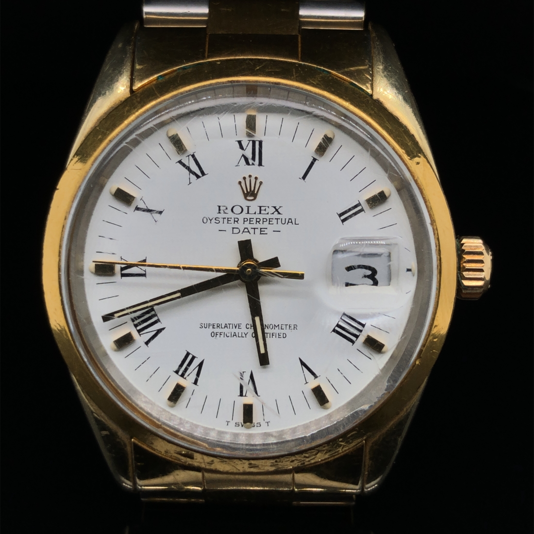 A VINTAGE ROLEX OYSTER PERPETUAL DATE WATCH ON A STAINLESS STEEL AND GOLD PLATED BRACELET STRAP, - Image 2 of 7