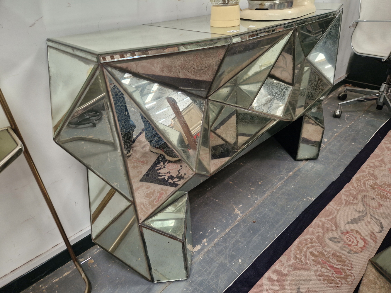 AN UNUSUAL VINTAGE MIRRORED CONSOLE TABLE WITH MIRROR OVER. - Image 4 of 7