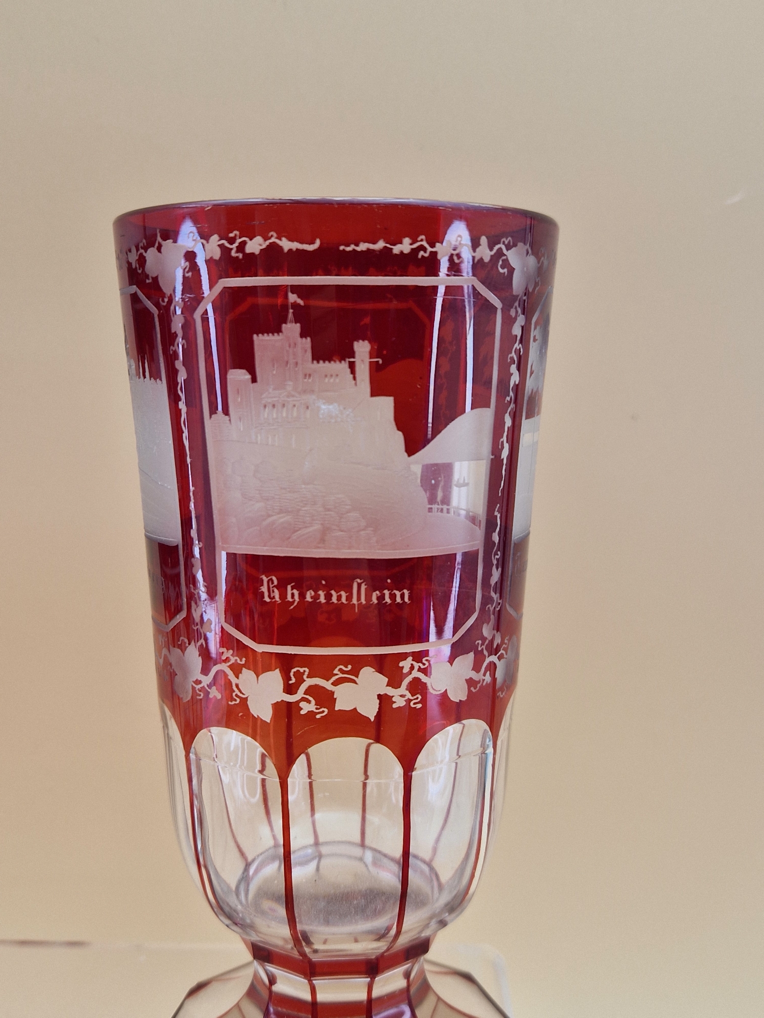 A PAIR OF BOHEMIAN RUBY OVERLAY VASES ENGRAVED WITH VIEWS OF RHEINSTEIN, JOHANNESBERG AND OTHER - Image 4 of 16