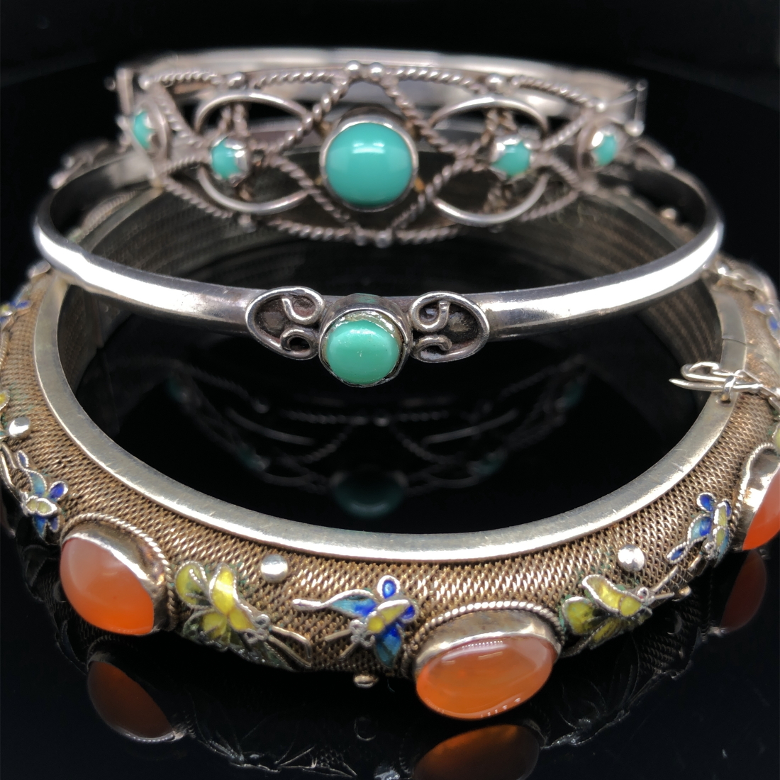 AN ENAMEL BUTTERFLY AND STONE SET SILVER HINGED BANGLE, A MEXICAN SILVER BANGLE AND ONE OTHER SILVER - Image 2 of 6