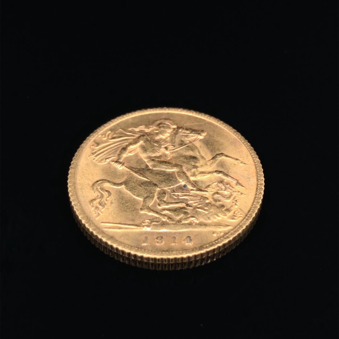 A 22ct GOLD 1914 HALF SOVEREIGN COIN.