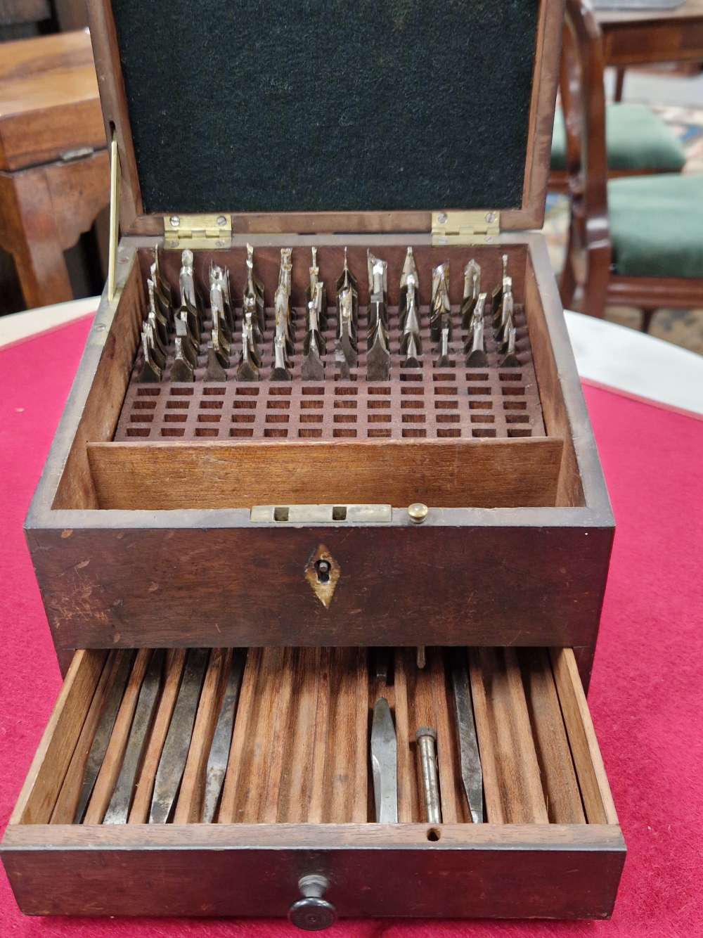 A RARE MID 19TH CENTURY BRASS AND IRON ORNAMENTAL TURNING LATHE SIGNED C. RICH, 44 DENMARK STREET - Image 26 of 77