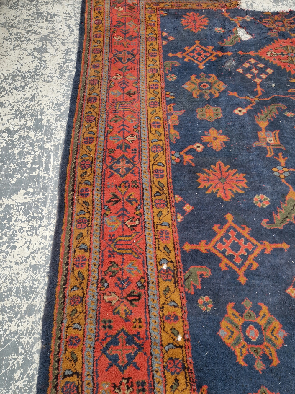 AN ANTIQUE TURKISH OUSHAK CARPET. 390 x 320 cm (LOSSES) - Image 7 of 15