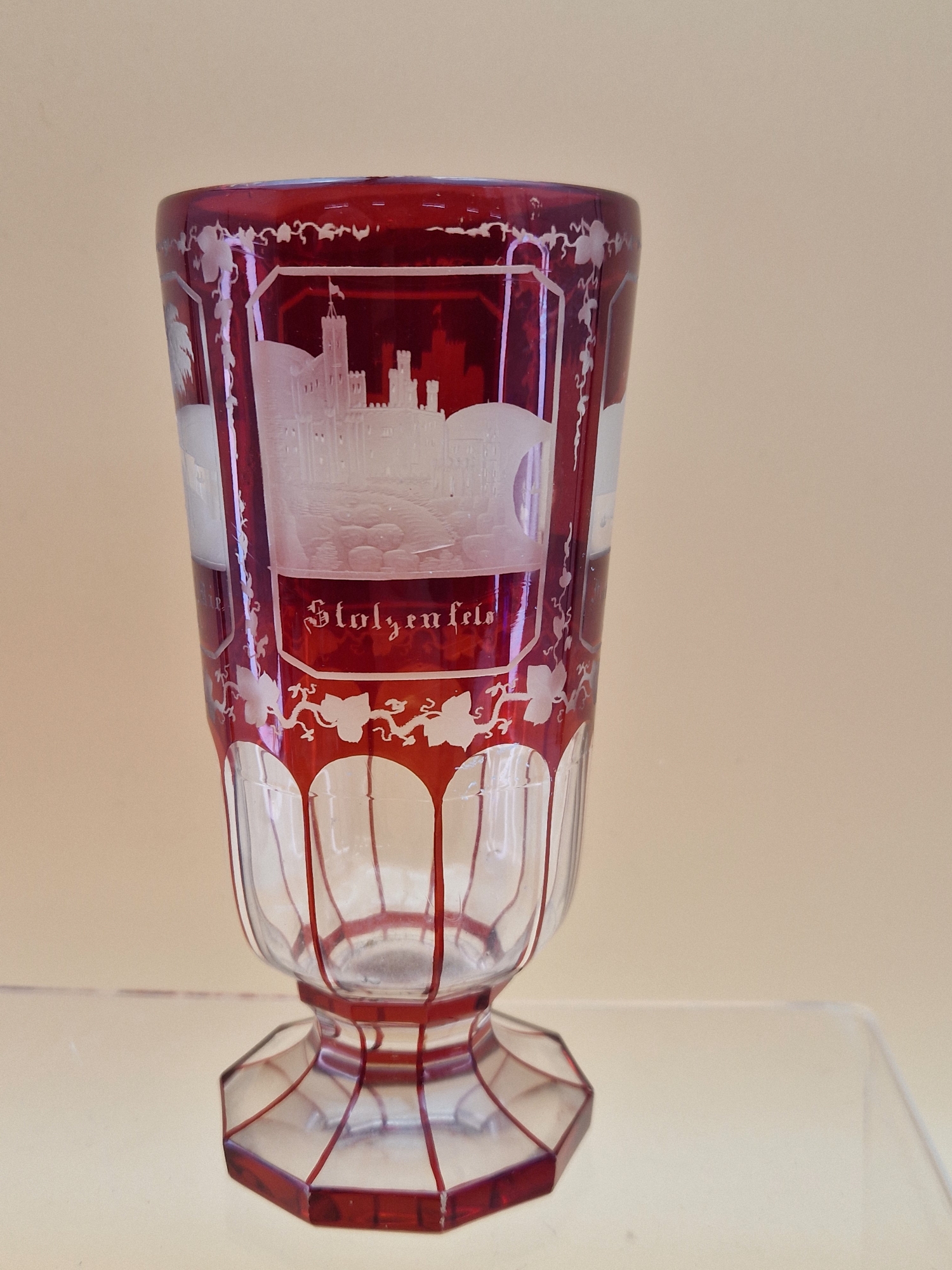 A PAIR OF BOHEMIAN RUBY OVERLAY VASES ENGRAVED WITH VIEWS OF RHEINSTEIN, JOHANNESBERG AND OTHER - Image 7 of 16