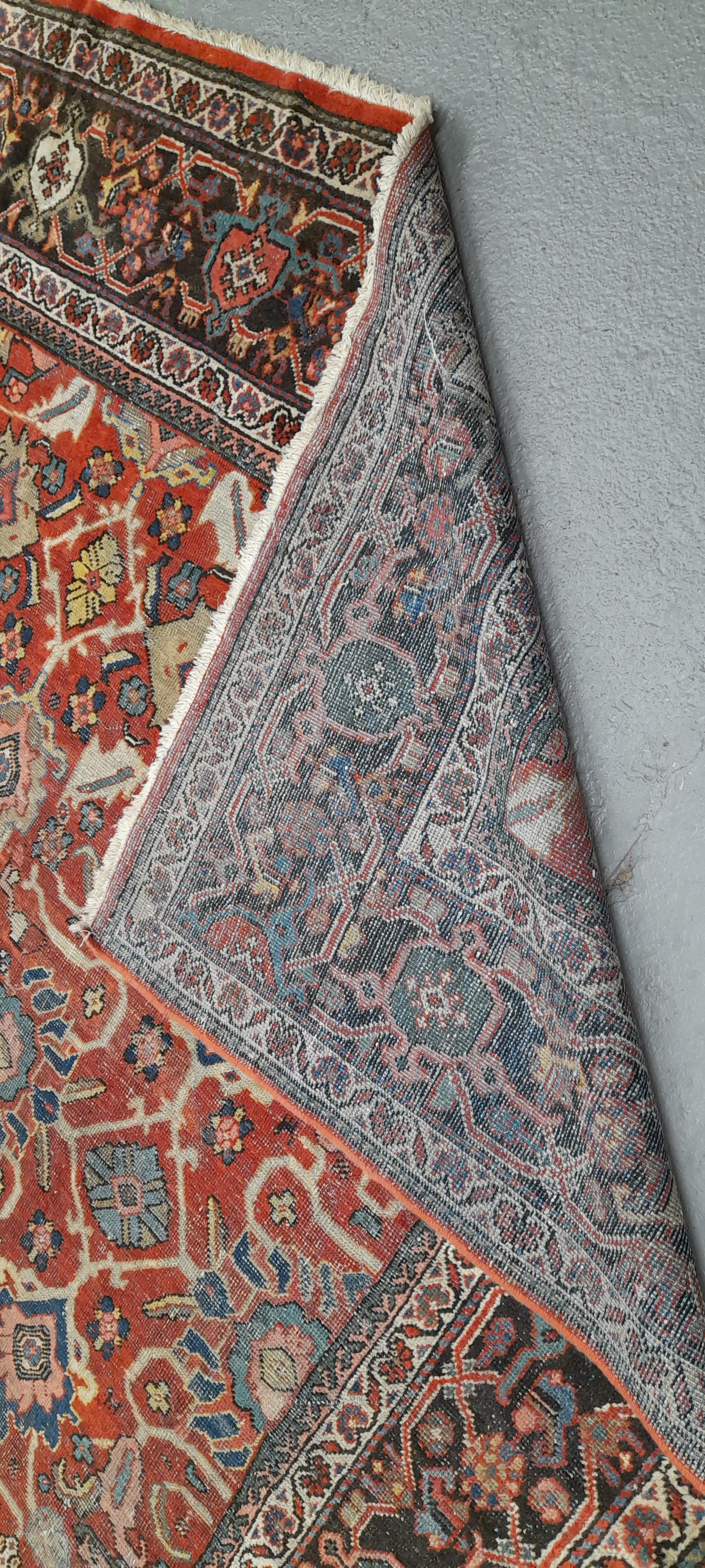 AN ANTIQUE PERSIAN MAHAL CARPET 376 x 283cm. - Image 4 of 4