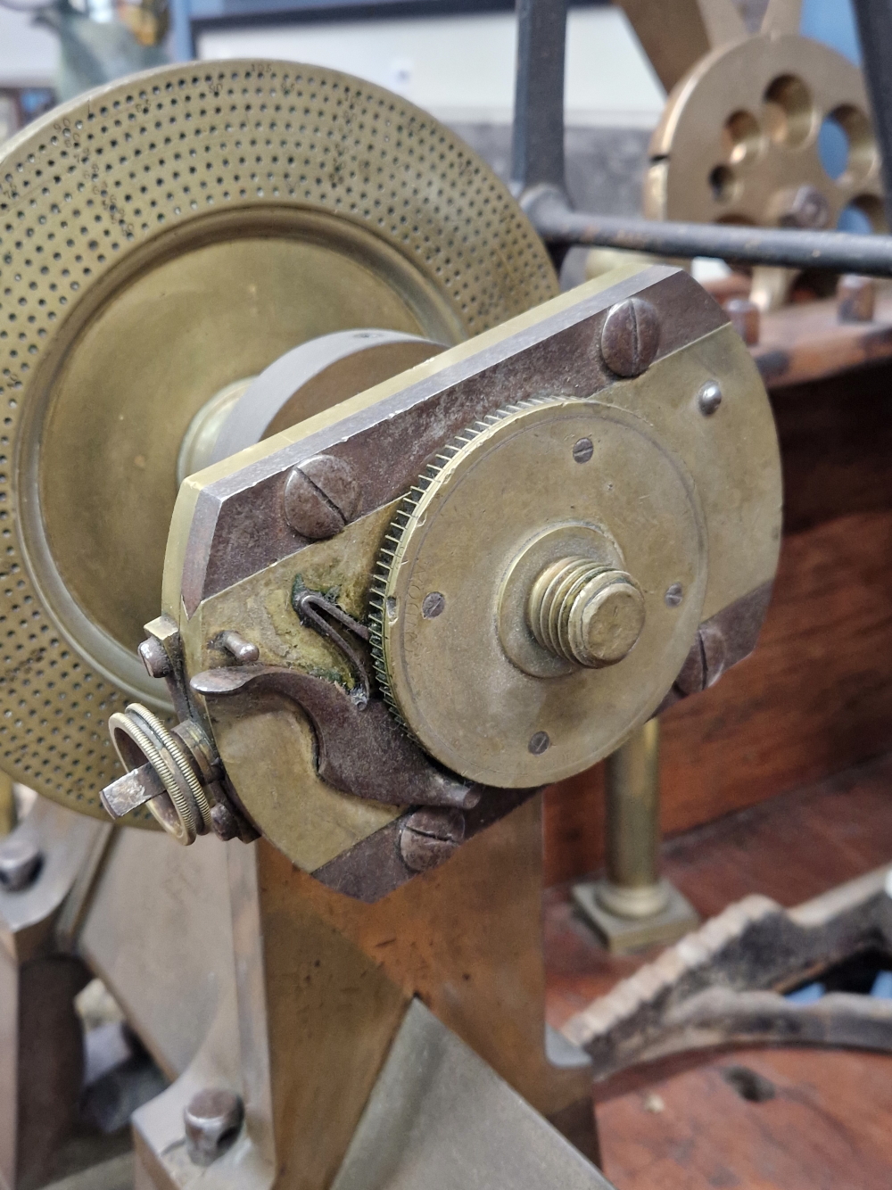 A RARE MID 19TH CENTURY BRASS AND IRON ORNAMENTAL TURNING LATHE SIGNED C. RICH, 44 DENMARK STREET - Image 67 of 77