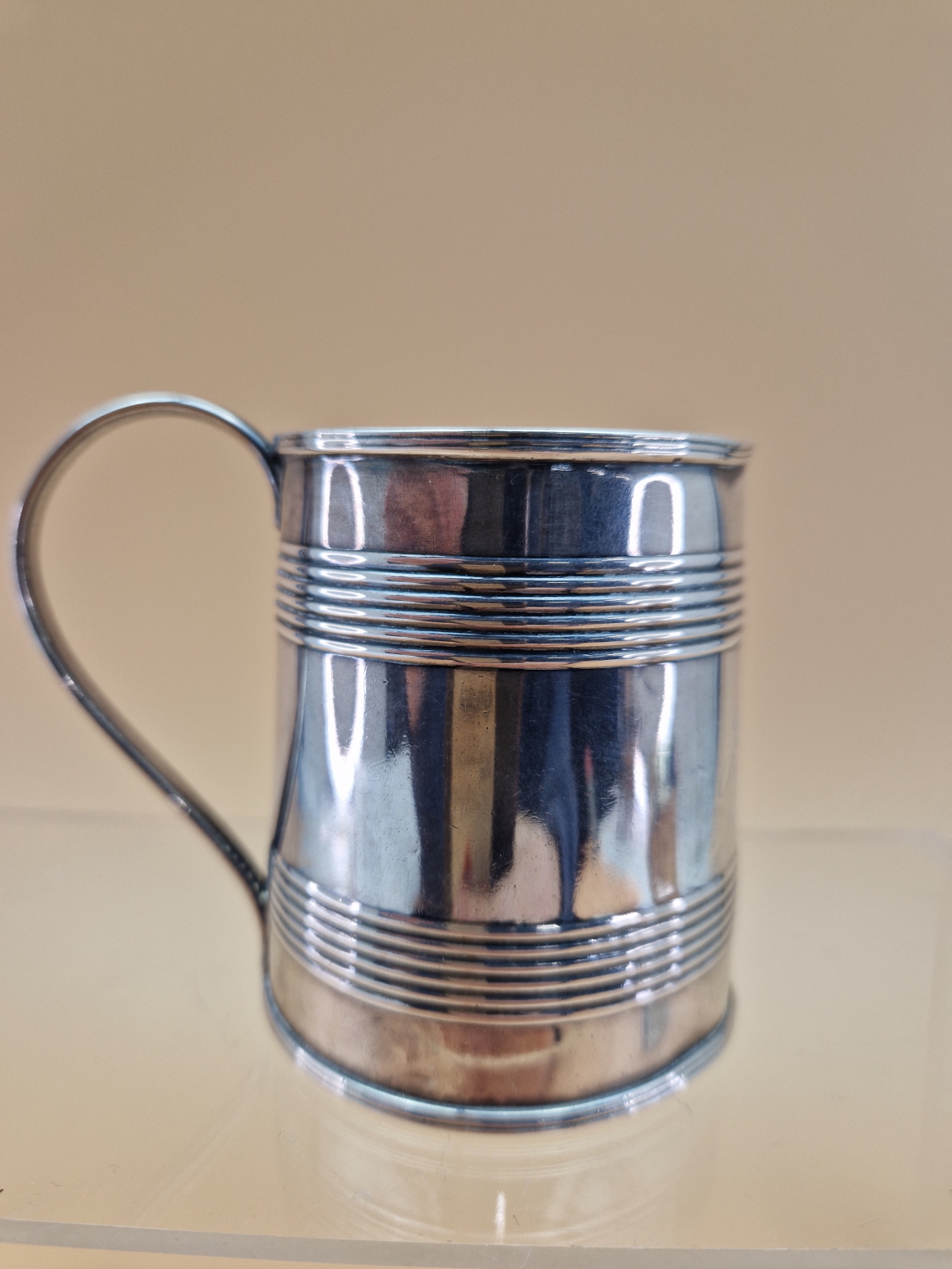 A VICTORIAN SILVER MUG BY WILLIAM HEWITT, LONDON 1838, EMBOSSED WITH FLOWERS TOGETHER WITH A QUARTER - Image 6 of 8