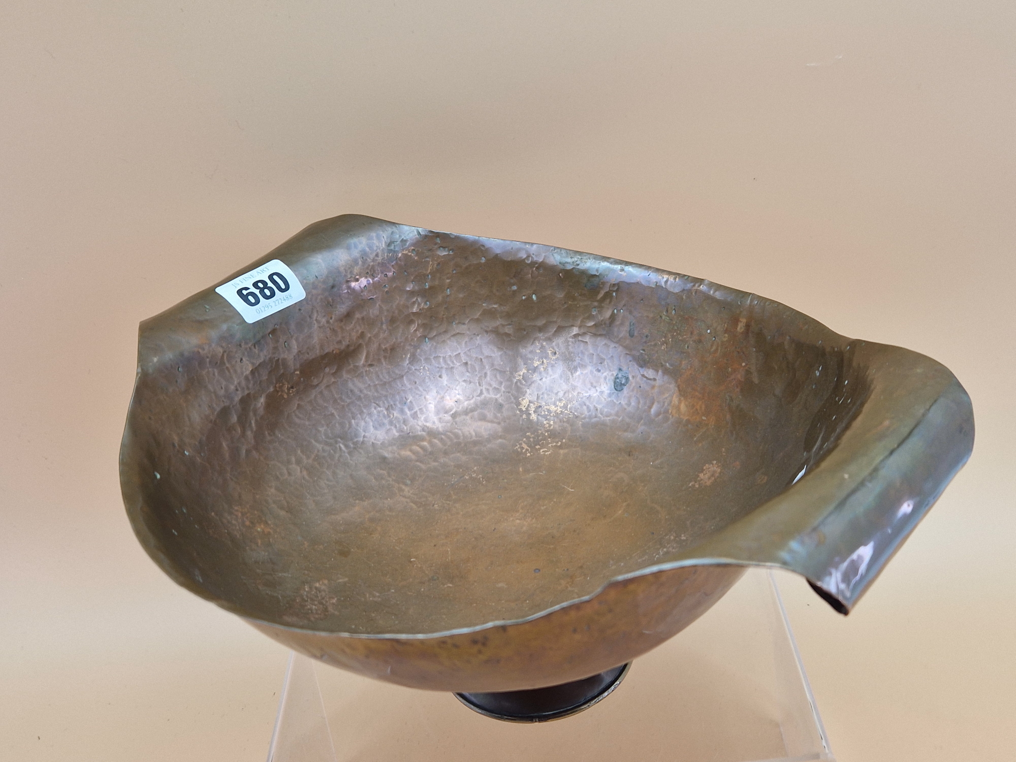 AN ARTS AND CRAFTS COPPER TWO HANDLED OVAL BOWL RAISED ON A CYLINDRICAL COLUMN AND CIRCULAR FOOT. - Image 3 of 6