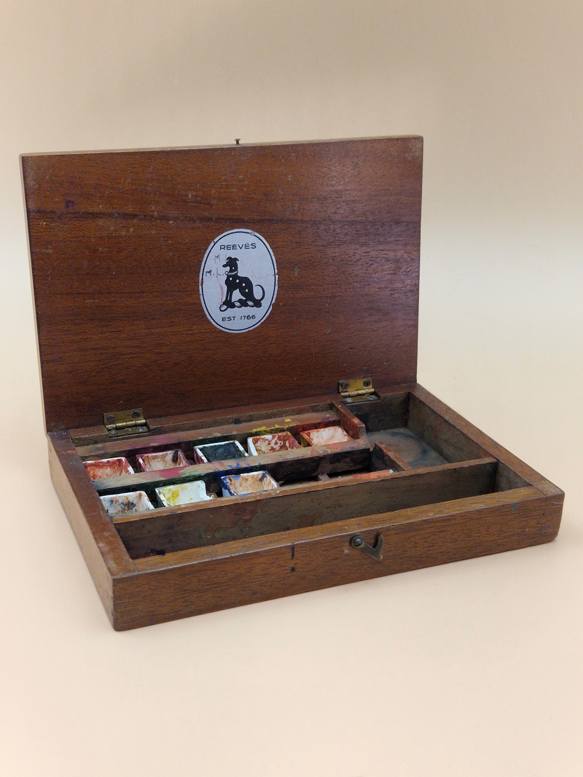 A LATE VICTORIAN ROWNEY MAHOGANY PAINT BOX CONTAINING UNUSED BLOCKS OF PAINT, A PALETTE AND A - Image 4 of 7