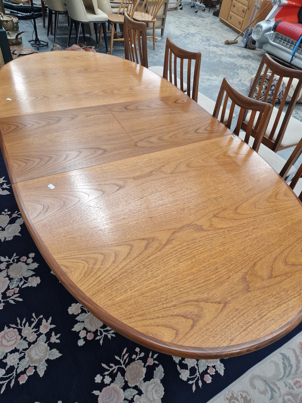 A G- PLAN TEAK EXTENDING DINING TABLE WITH MATCHING HIGH BACK CHAIRS. - Image 9 of 12