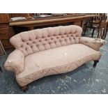 A VICTORIAN MAHOGANY SETTEE BUTTON UPHOLSTERED IN PINK DAMASK, THE FRONT LEGS OF SPINDLE SHAPE