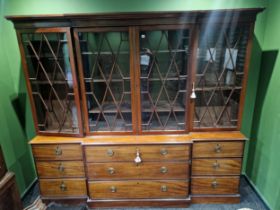 AN ANTIQUE GEORGE III STYLE MAHOGANY BREAK FRONT LIBRARY BOOKCASE WITH FOUR ASTRAGAL GLAZED DOORS