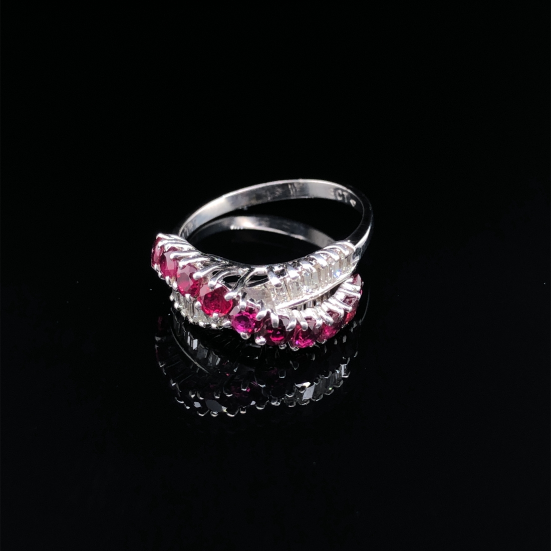 A MID 20th CENTURY RUBY AND DIAMOND RING. THE RING DESIGNED AS CROSS OVER RING, WITH A RAISED RUBY - Image 2 of 10