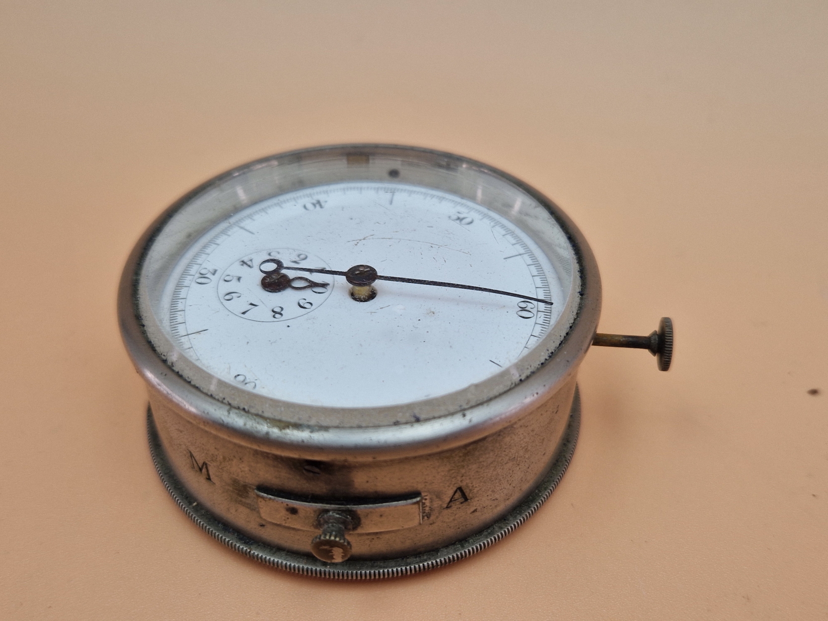 A CHROME CASED STOP WATCH WITH THE CIRCULAR ENAMEL DIAL CALIBRATED IN SECONDS AND WITH SUBSIDIARY - Bild 5 aus 5