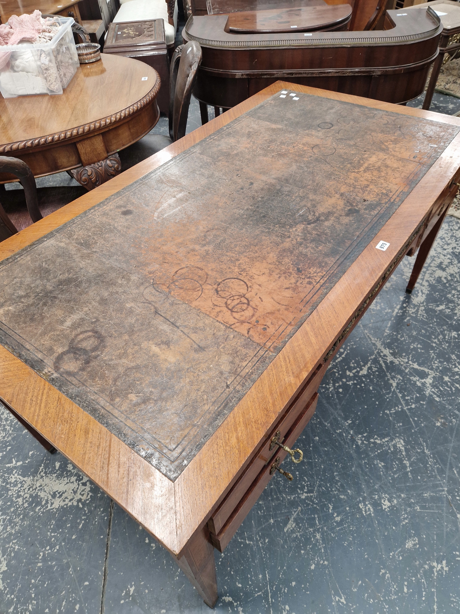 A LATE 19th/EARLY 20th C. FRENCH ROSEWOOD WRITING TABLE, THE LEATHER INSET TOP ABOVE FIVE BANDED - Image 3 of 9